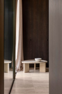 Журнальный столик из травертина