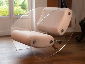 Кресло с подлокотниками