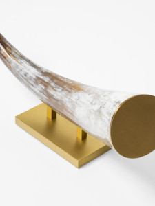 Скульптура из рога и латуни