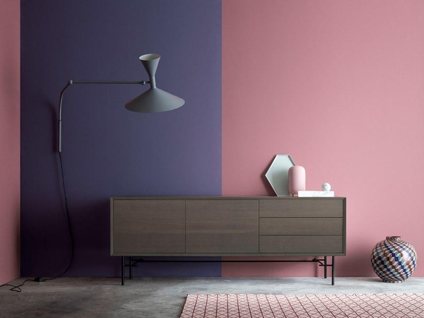 Devina Nais Комод из стекла под дерево и мрамор с распашными дверцами sun-id-1483679 - Вид №2