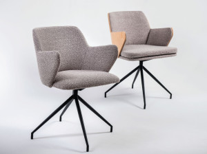 Тканевый поворотный стул с подлокотниками