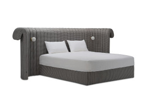 Двуспальная кровать с мягким изголовьем