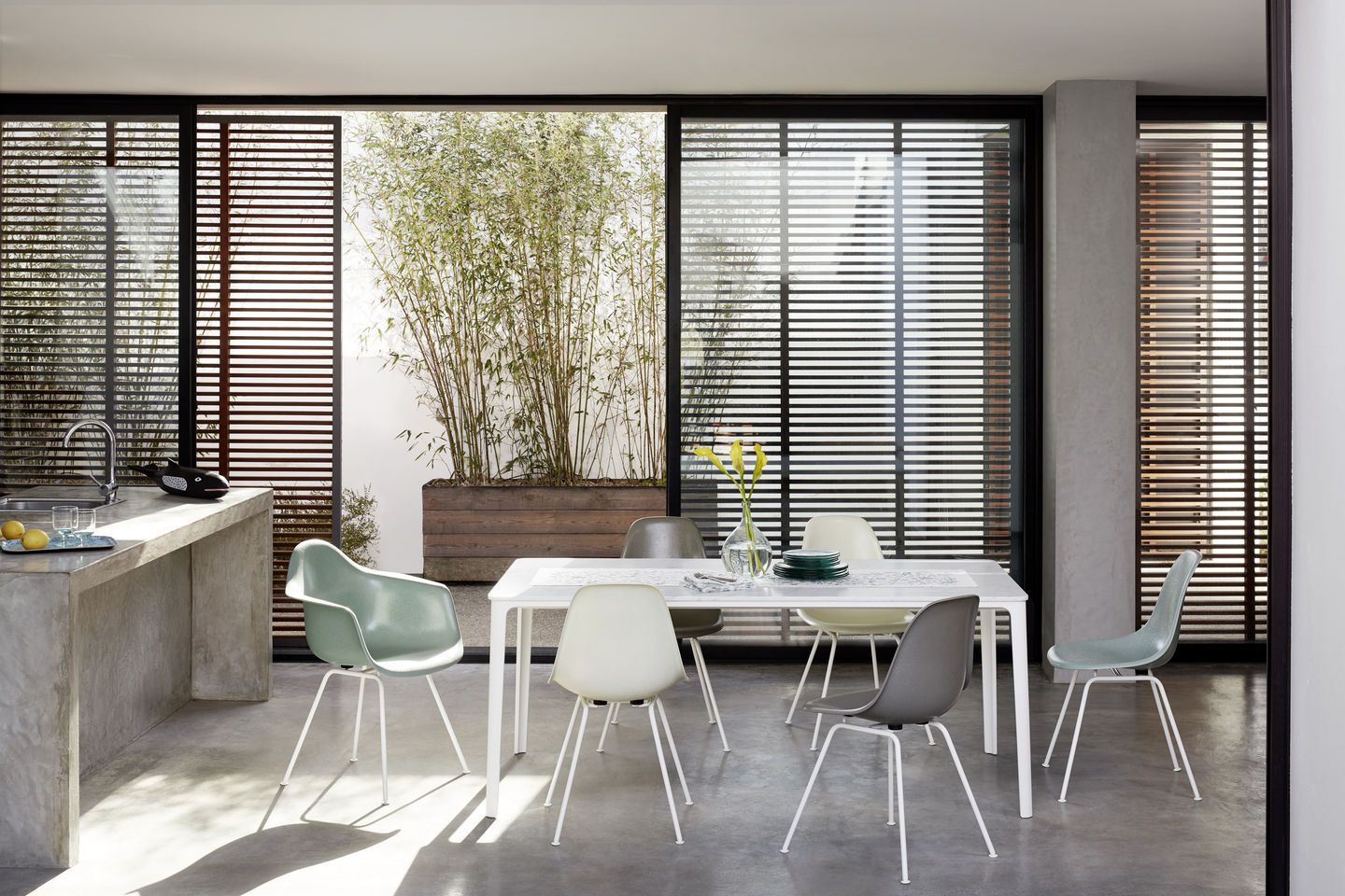 Прямоугольный обеденный стол из алюминия и стекла In Stock Vitra ARCH-00134787 - Вид №4