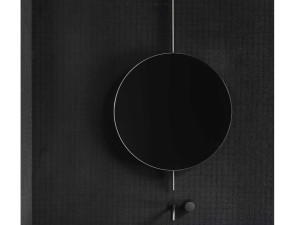 Настенное зеркало с круглой рамой