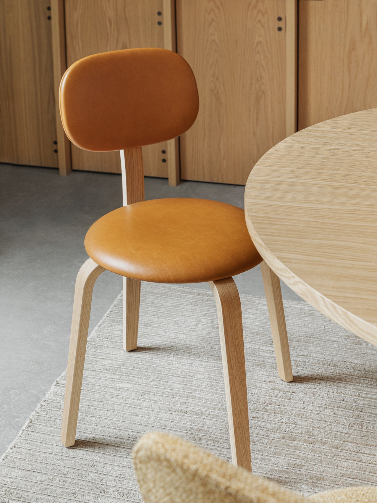 5709262043125 Afteroom Plus, Обеденный стул на деревянной основе, обитый LuceLight  - Вид №1