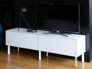 Joli Низкая лакированная деревянная тумба под ТВ с системой прокладки кабелей Cube