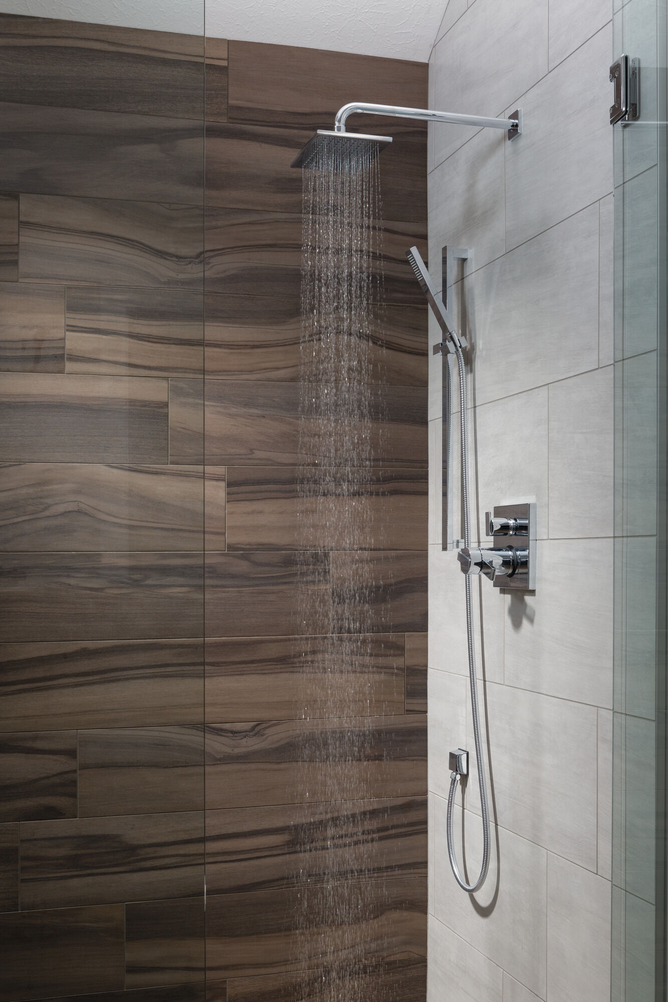 Угловой клапан Modern TempAssure® серии 17T со встроенным переключателем на 6 положений Delta Faucet T27T967-SS - Вид №1