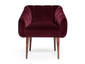 Бархатное кресло с подлокотниками
