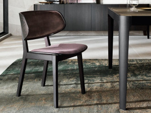 Деревянный мягкий стул