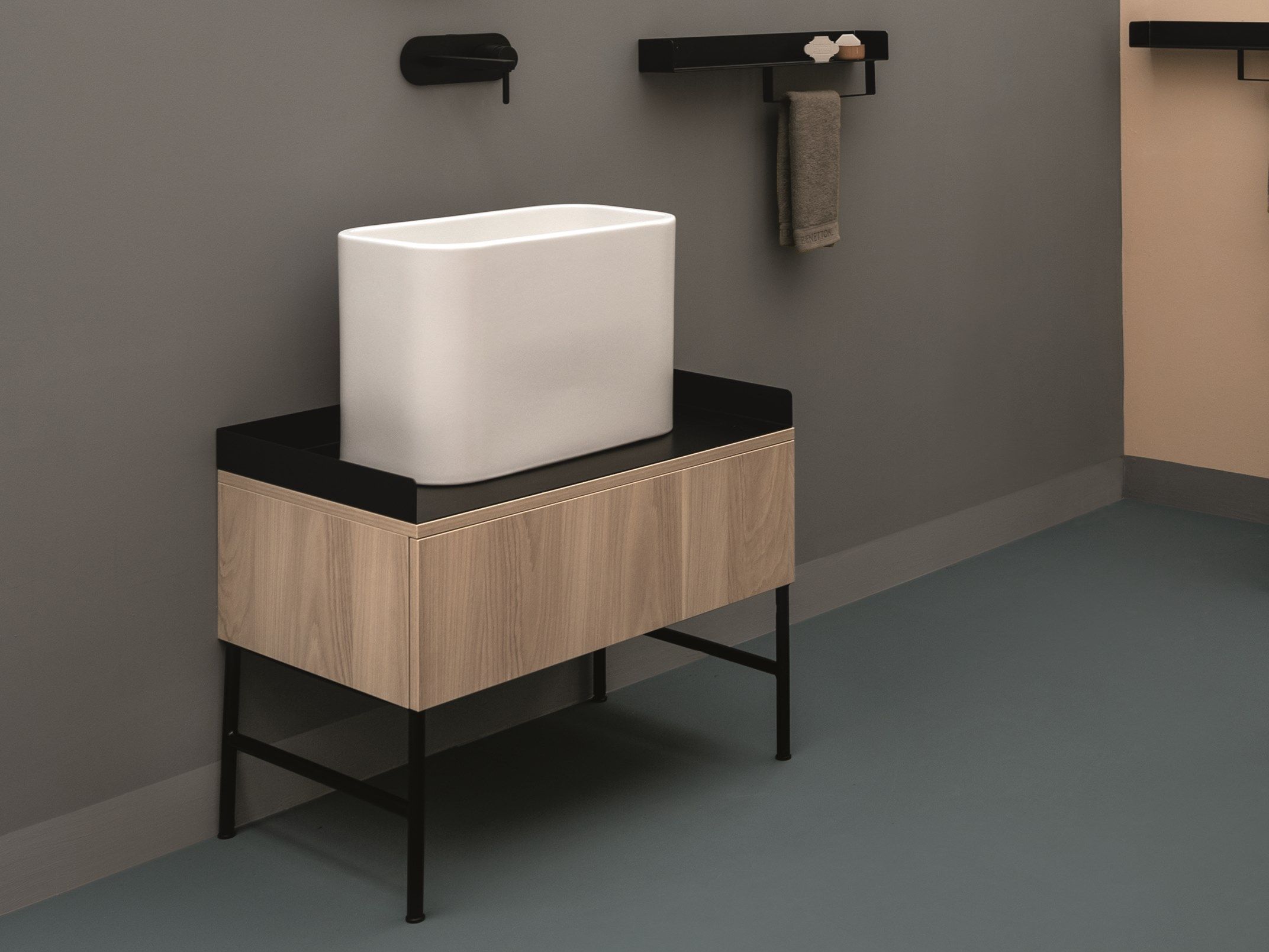 Напольная раковина из нержавеющей стали и дерева с ящиками Axa вещь ARCH-00011827