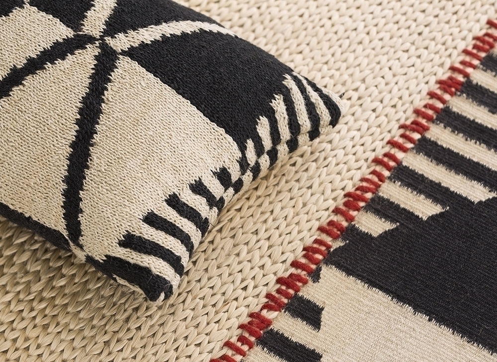 100357 Подушка Geo. Black&White 70x40 GAN Rustic Chic - Вид №1