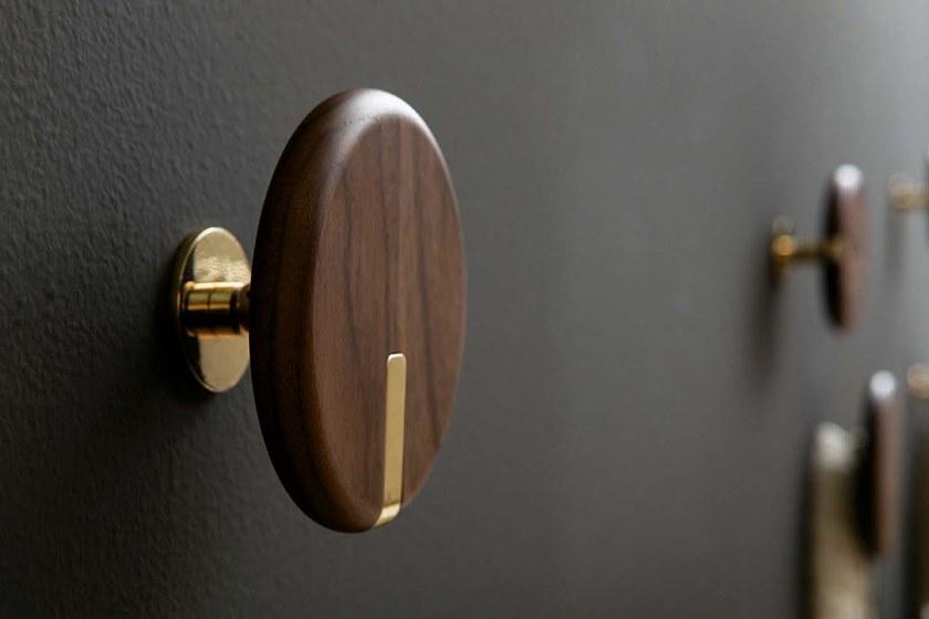 Tonin Casa Настенный крючок из массива дерева  T7411  - Вид №2