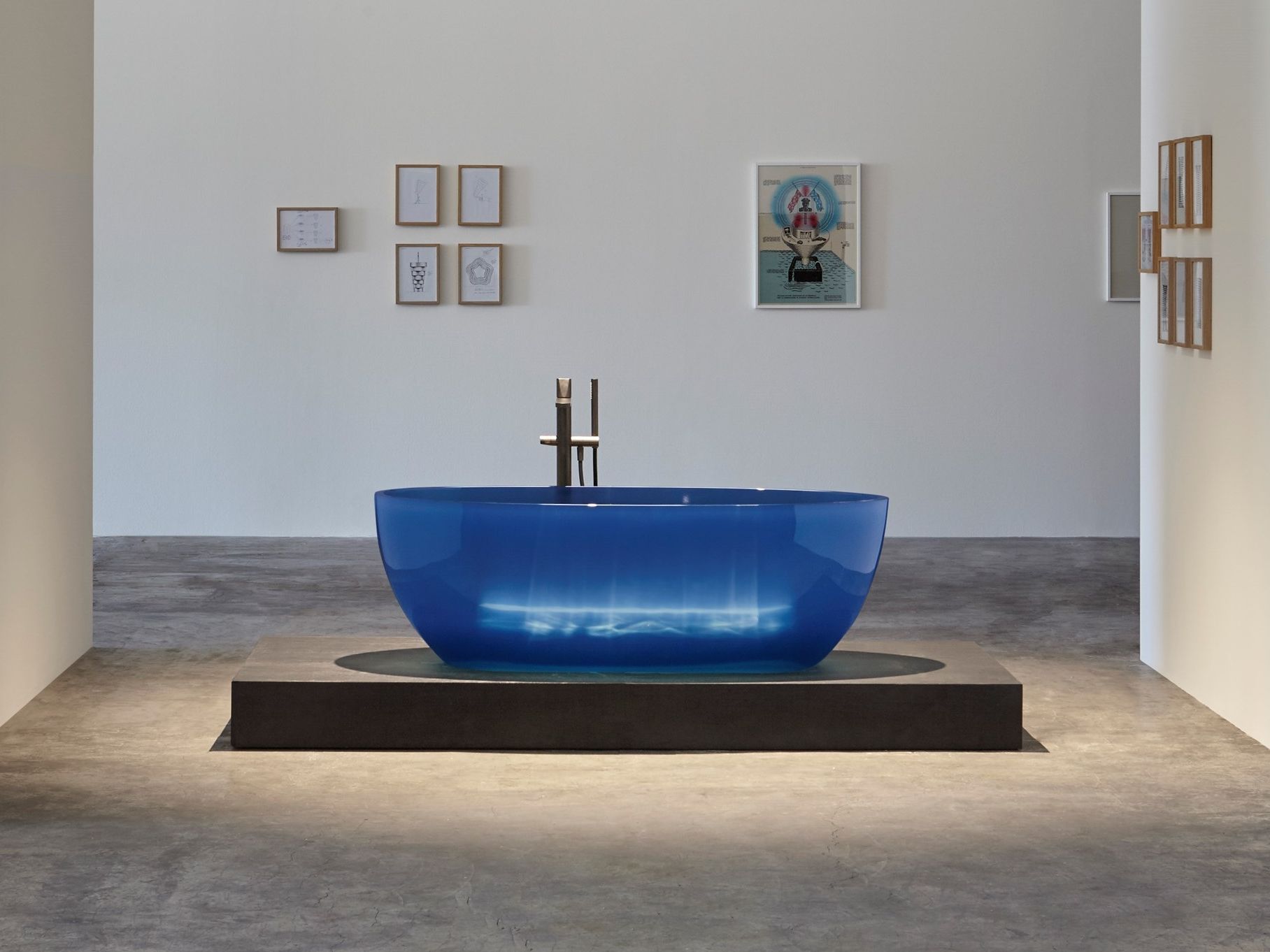 Овальная ванна в центре комнаты в Cristalmood® Antoniolupi REFLEX ARCH-00120140 - Вид №2