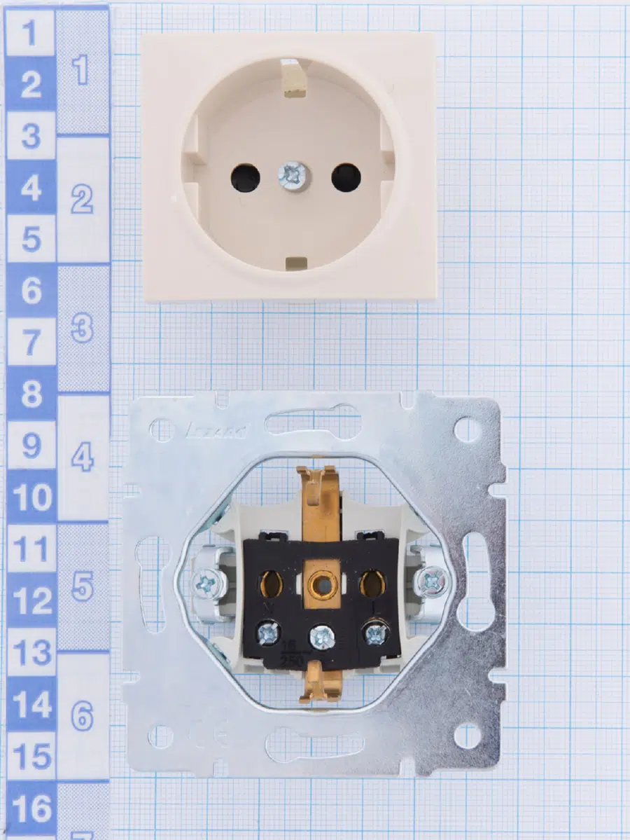 KARINA Розетка с защитой от детей сз кремовый LEZARD 707-0388-124В - Вид №1