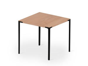 Деревянный квадратный стол