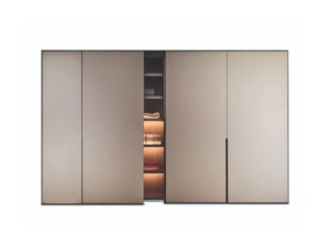 Лакированный шкаф с раздвижными/копланарными/распашными дверями