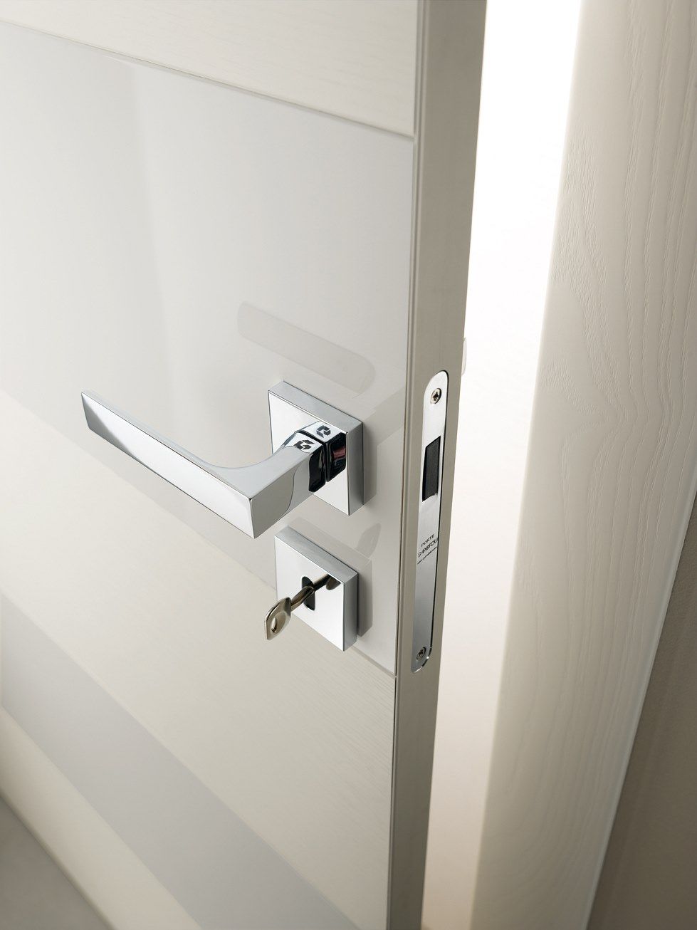 Дверь с глянцевыми и матовыми лакированными панелями GAROFOLI Bisystem ARCH-00133639 - Вид №4