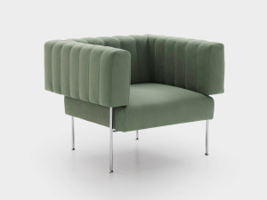 Кресло с подлокотниками