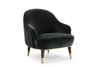 Бархатное кресло с подлокотниками