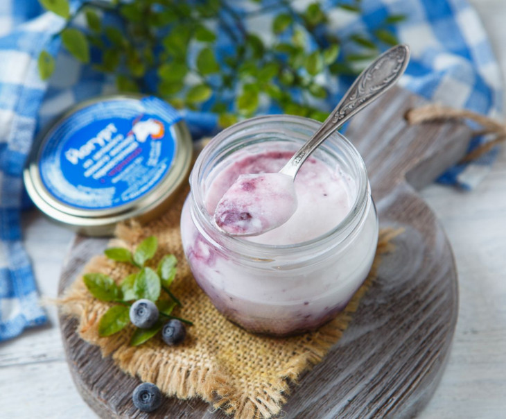 469 Йогурт 2,8-5,5% из козьего молока с черникой Вкусляндия 