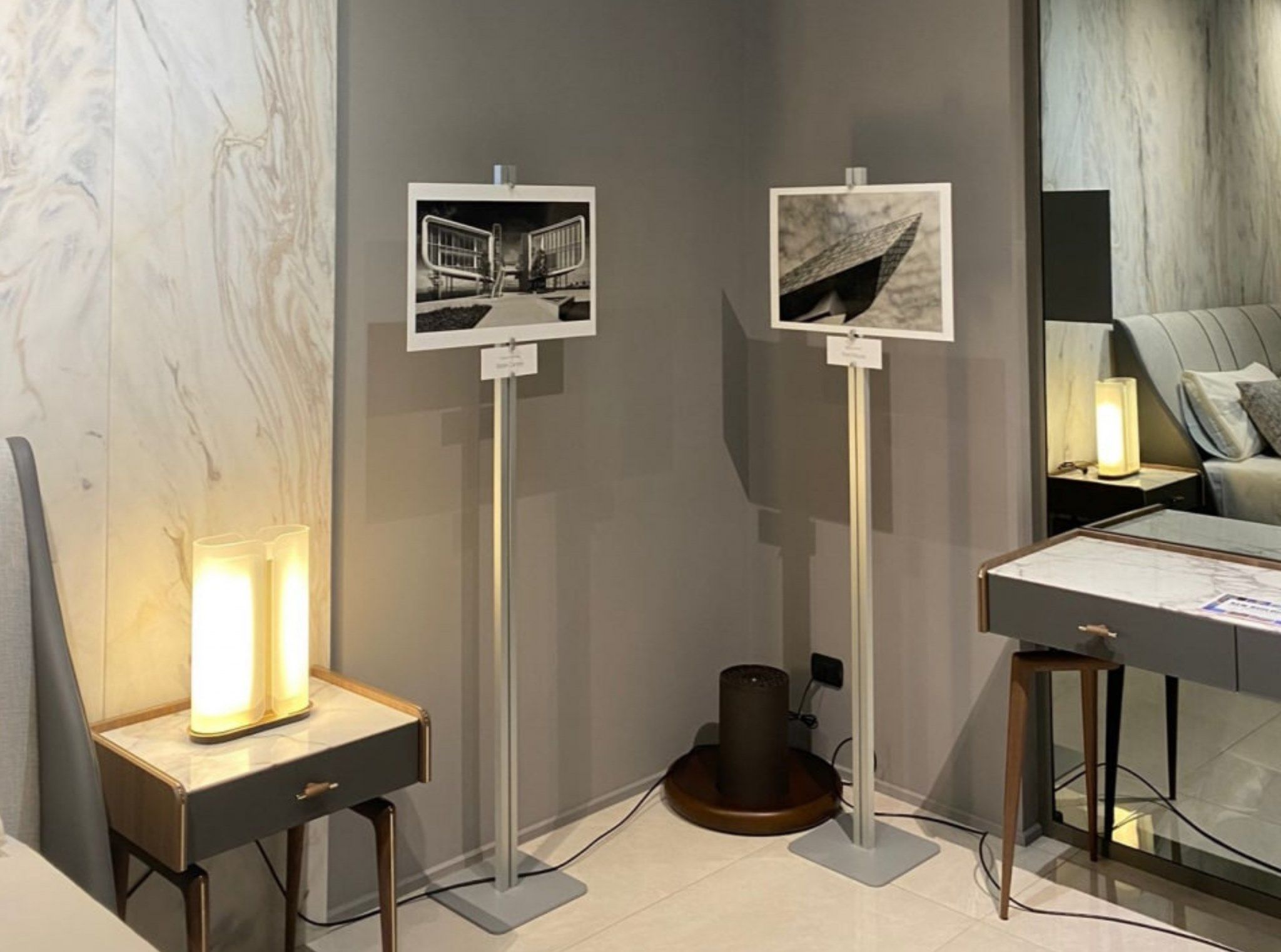 Алюминиевая напольная стойка дисплея STUDIO T InUno ARCH-00018074 - Вид №1