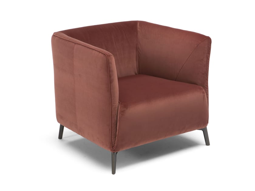 Тканевое кресло с подлокотниками Natuzzi Italia DODI ARCH-00103500