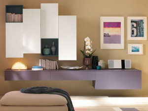 Деревянная стена с настенным креплением