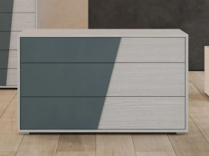 Деревянный комод