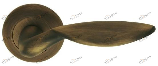 Pasini Ручка из латуни на розетке Horus 3201 