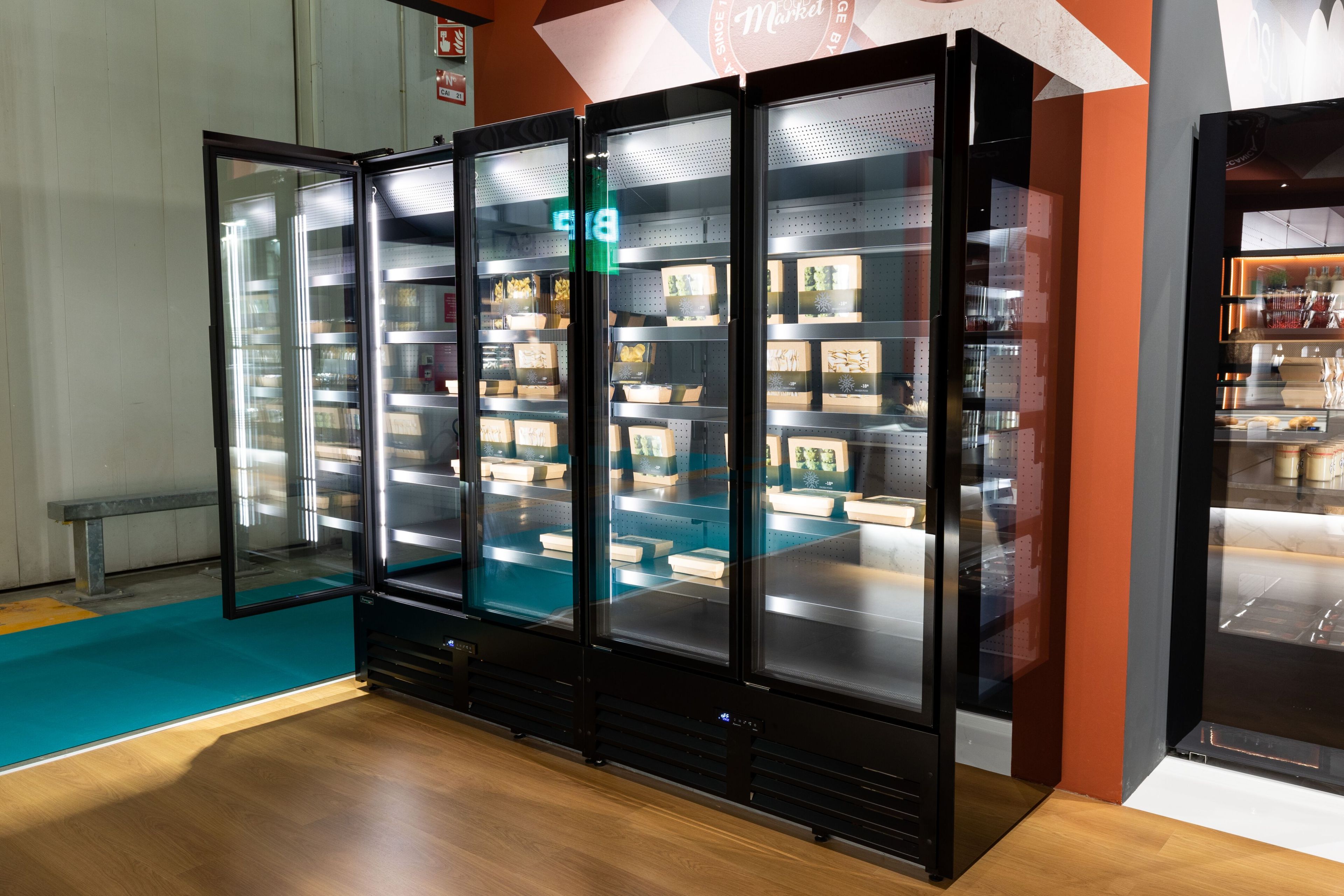 Вертикальная холодильная витрина для самообслуживания Frigomeccanica ARCH-00001490 - Вид №2