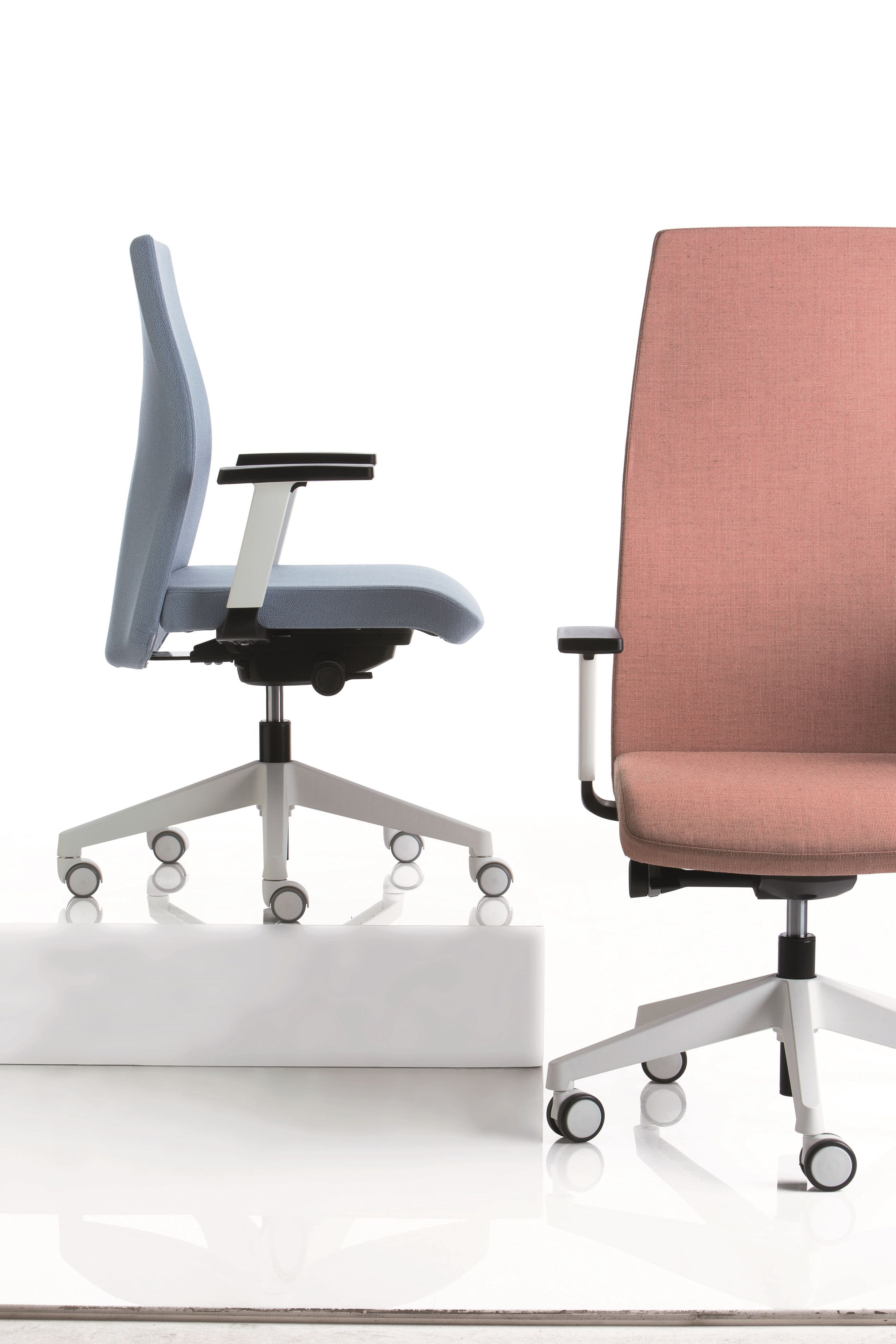 Тканевый мягкий регулируемый по высоте операционный офисный стул Luxy SmartOffice ARCH-00105561 - Вид №6