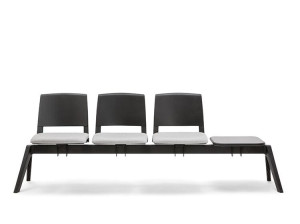 Сидя на полу бар