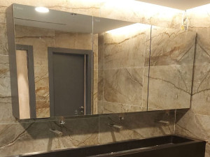 Многофункциональный диспенсер для умывальника