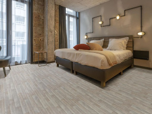 Нескользящий виниловый пол с эффектом дерева