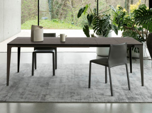 Металлический прямоугольный выдвижной стол с деревянным верхом