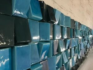 Danilo Ramazzotti Трехмерная поверхностная плитка из майолики Amo