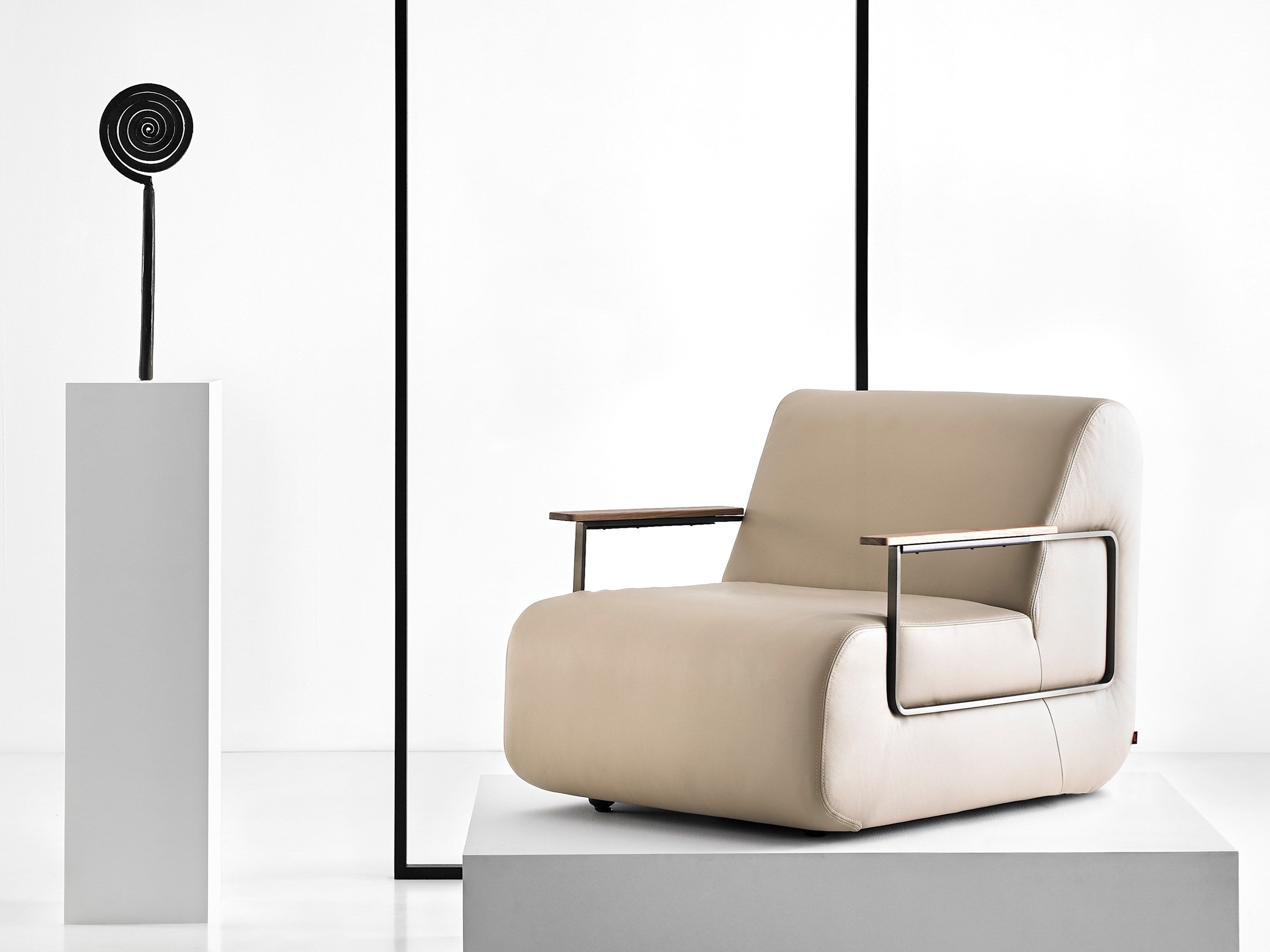 Тканевое кресло с подлокотниками Punt Джин ARCH-00121103