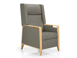 Кресло с подлокотниками