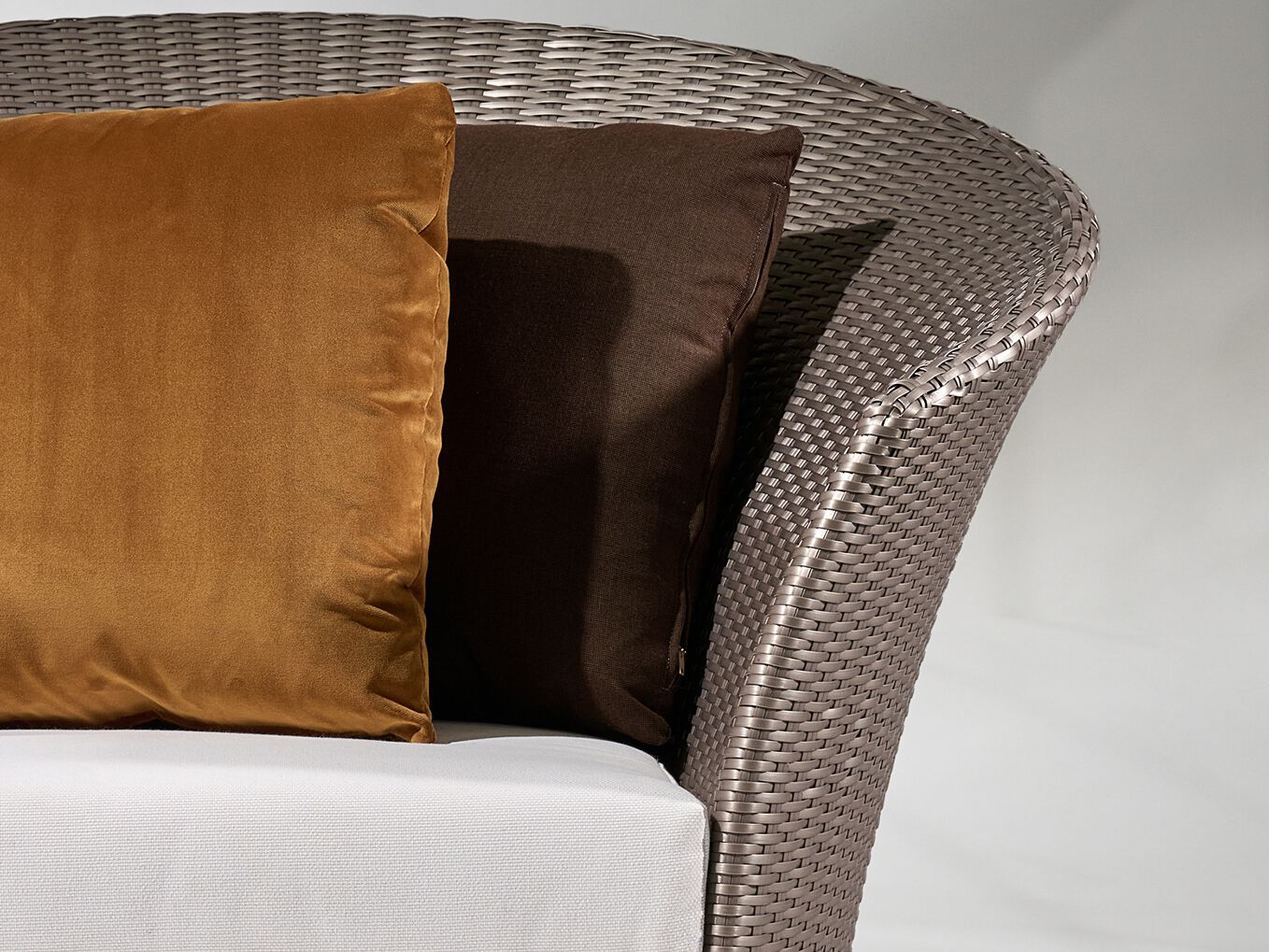 Садовое кресло из смолы с подлокотниками Walters Rivage ARCH-00020565 - Вид №1