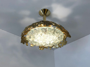 Потолочный светильник из латуни и стекла