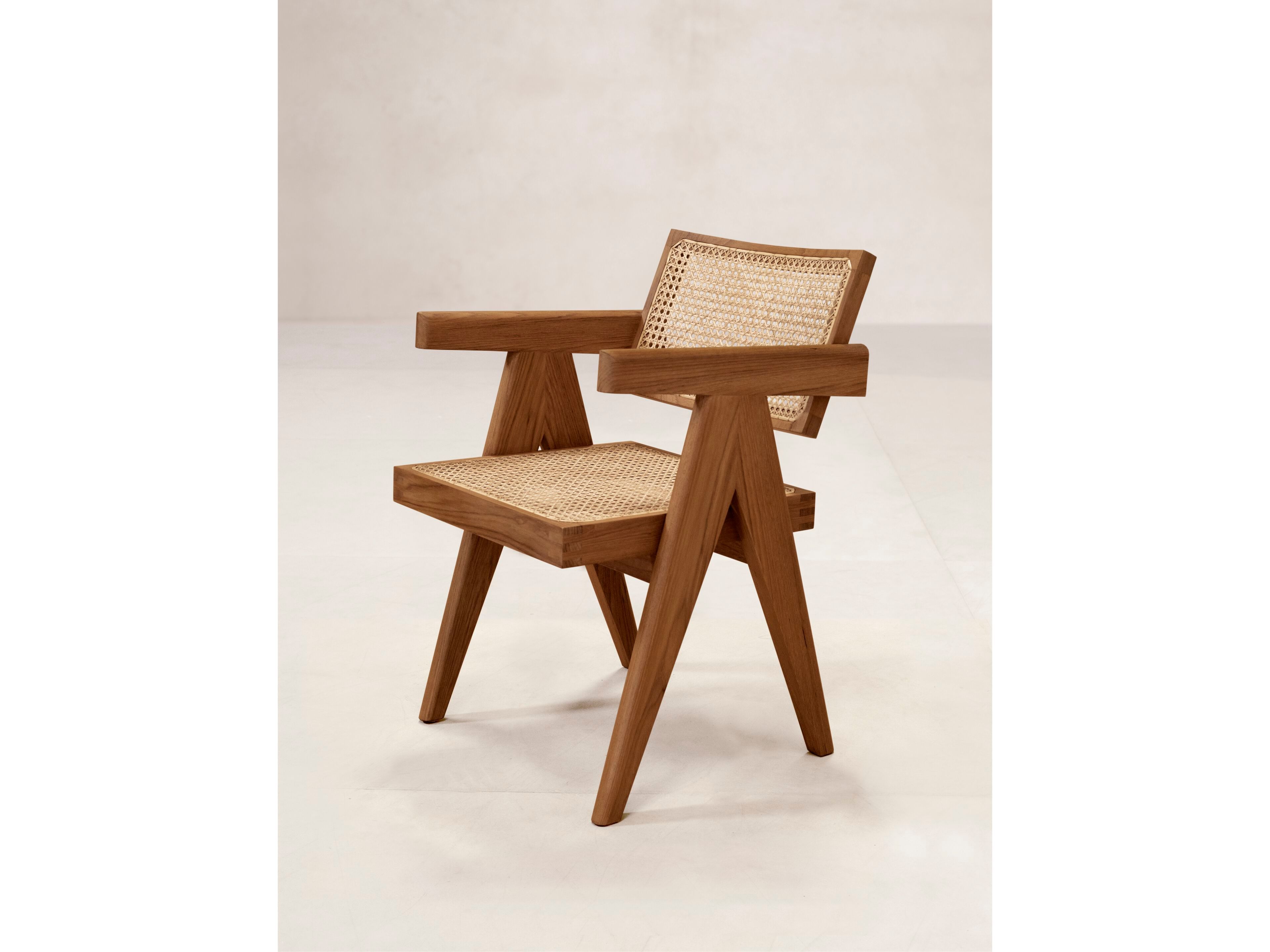 Стул из тикового дерева с подлокотниками Phantom Hands Project Chandigarh ARCH-00004144 - Вид №2