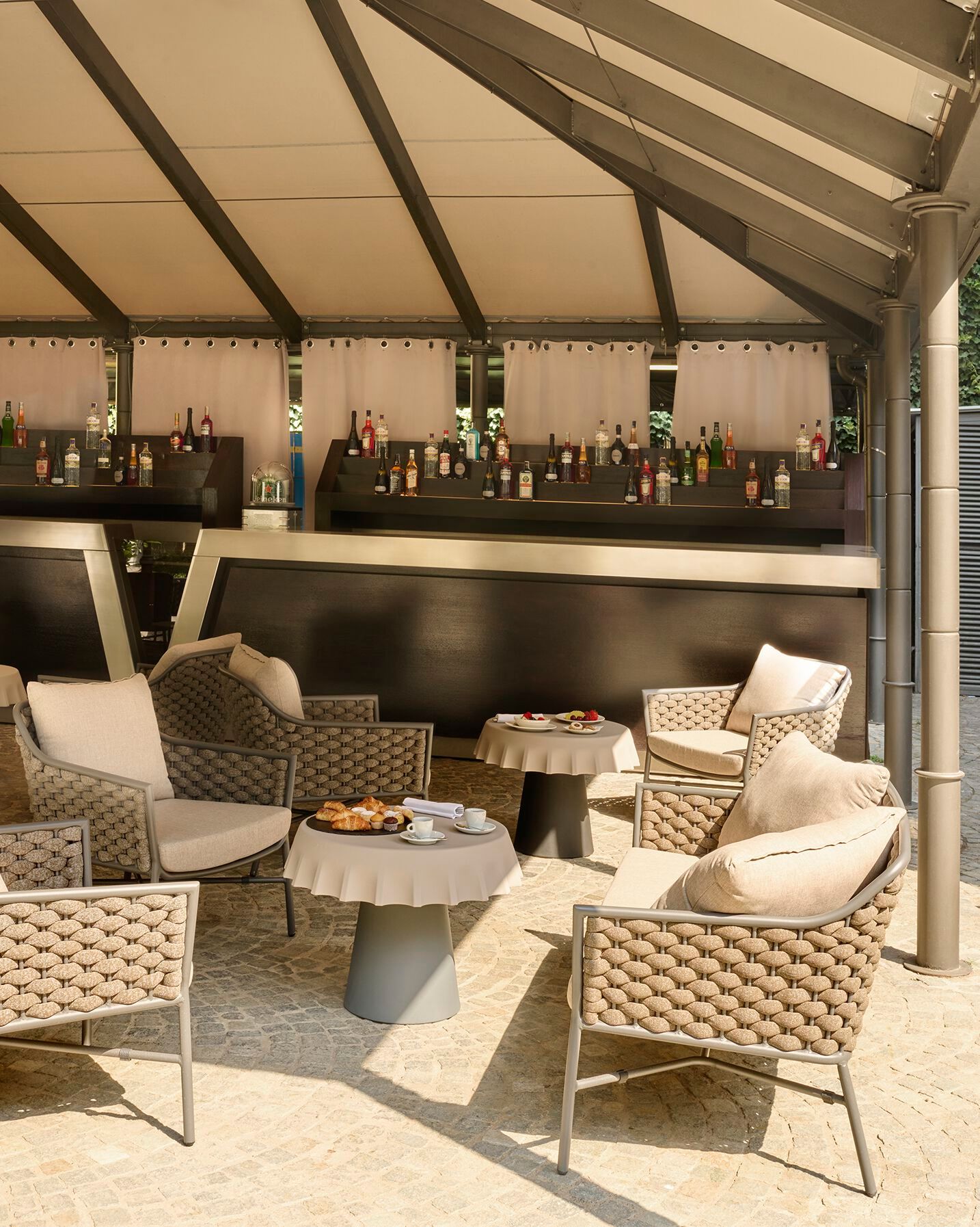 Журнальный столик из полиэтилена SLIDE FIZZZ ARCH-00034870 - Вид №3