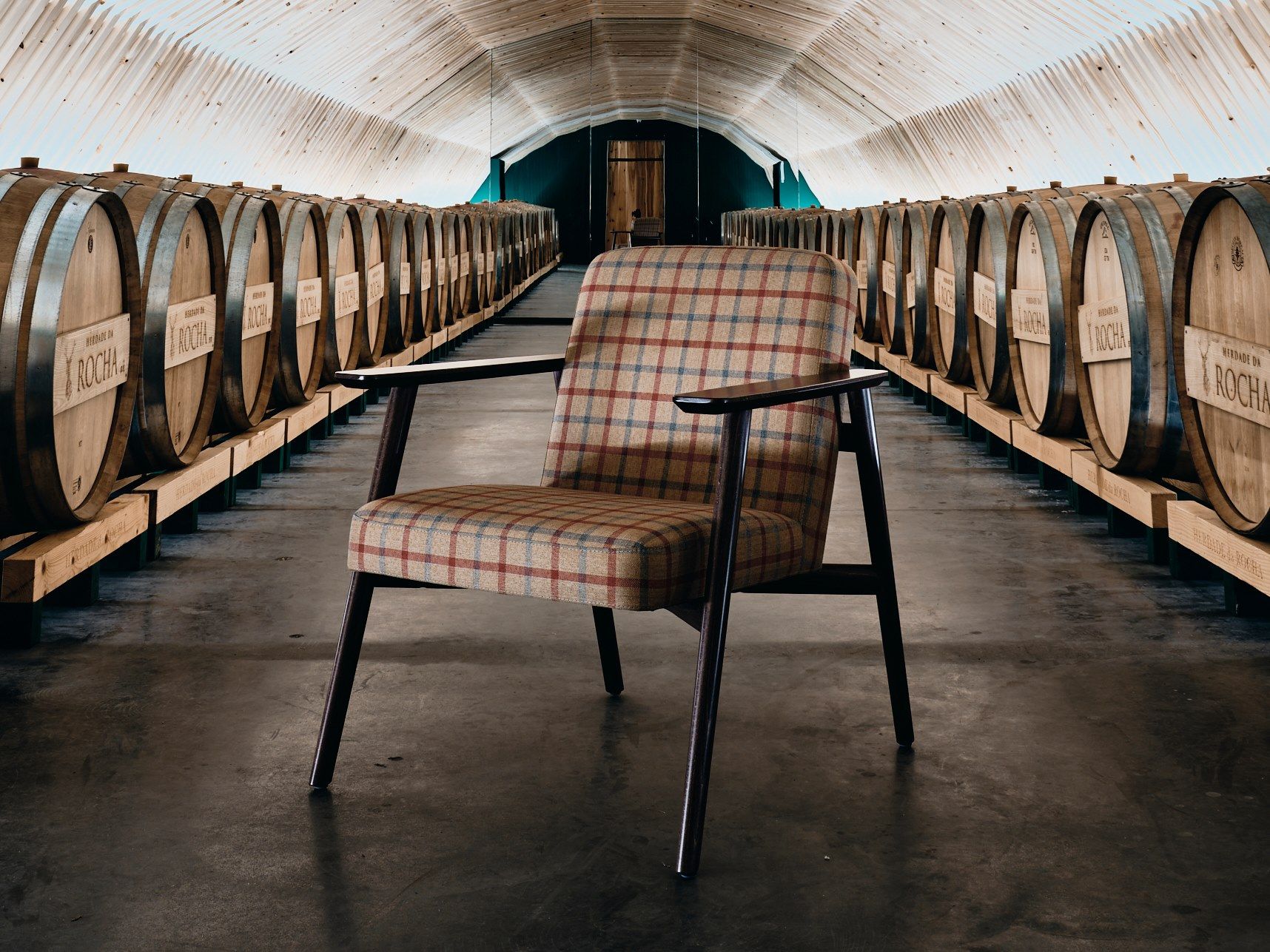 Тканевое кресло с подлокотниками More Contract Zoe ARCH-00051214 - Вид №2