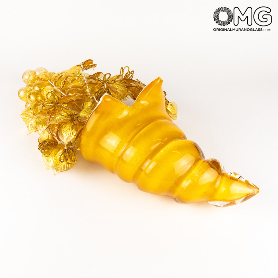 3604 ORIGINALMURANOGLASS Декоративная ваза Рог с виноградной гроздью - муранское стекло OMG 27 см  - Вид №1