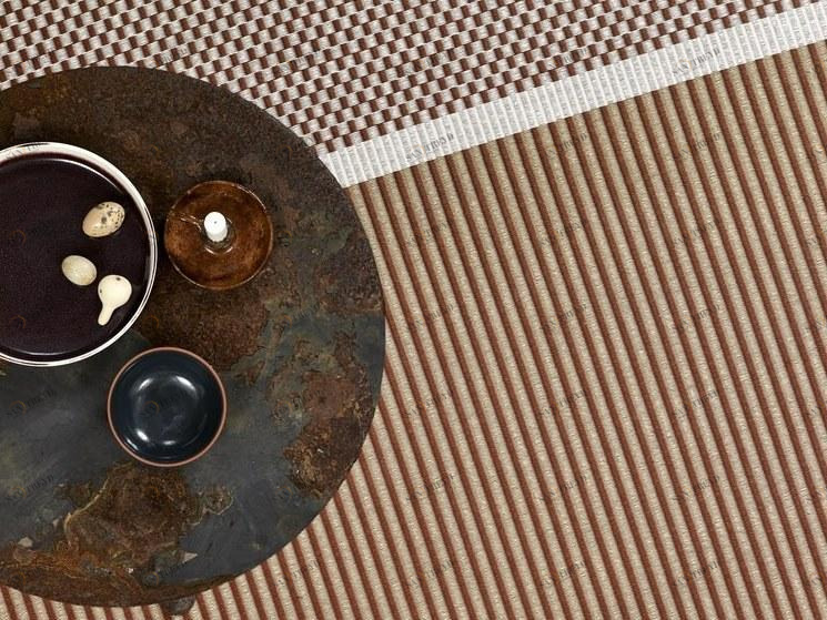 Woodnotes Ковер из бумажной пряжи в полоску sun-id-1505893