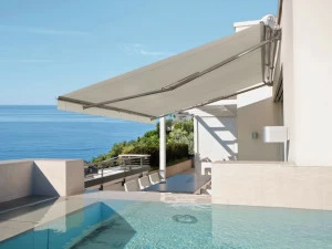 markilux Моторизованный тент-бокс с кронштейнами