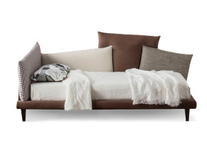 Тканевая кровать с мягким изголовьем