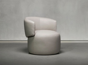 Кожаное вращающееся кресло с подлокотниками