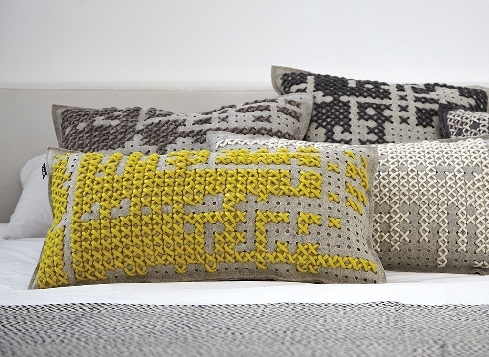 100077 Подушка Abstract темно-желтая 64x36 см GAN Canevas - Вид №2