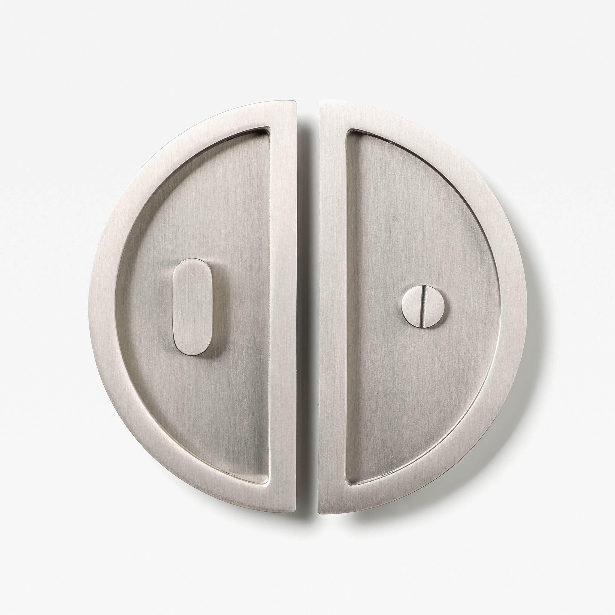Латунная утопленная ручка Lo & Co Interiors Flush Pull ARCH-00132340 - Вид №15